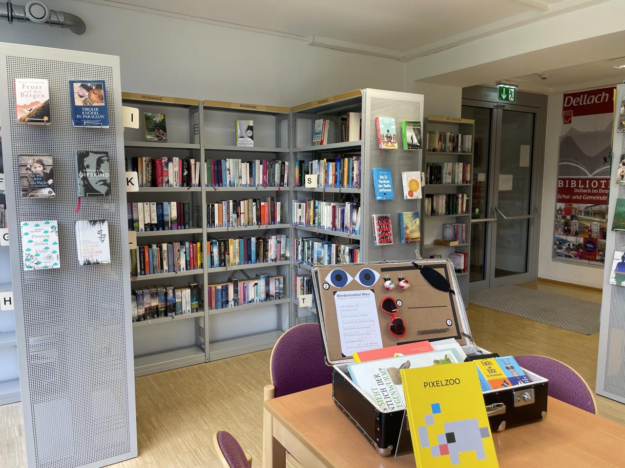 Bibliothek Innenansicht