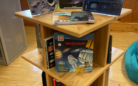 Thementisch Astronomie